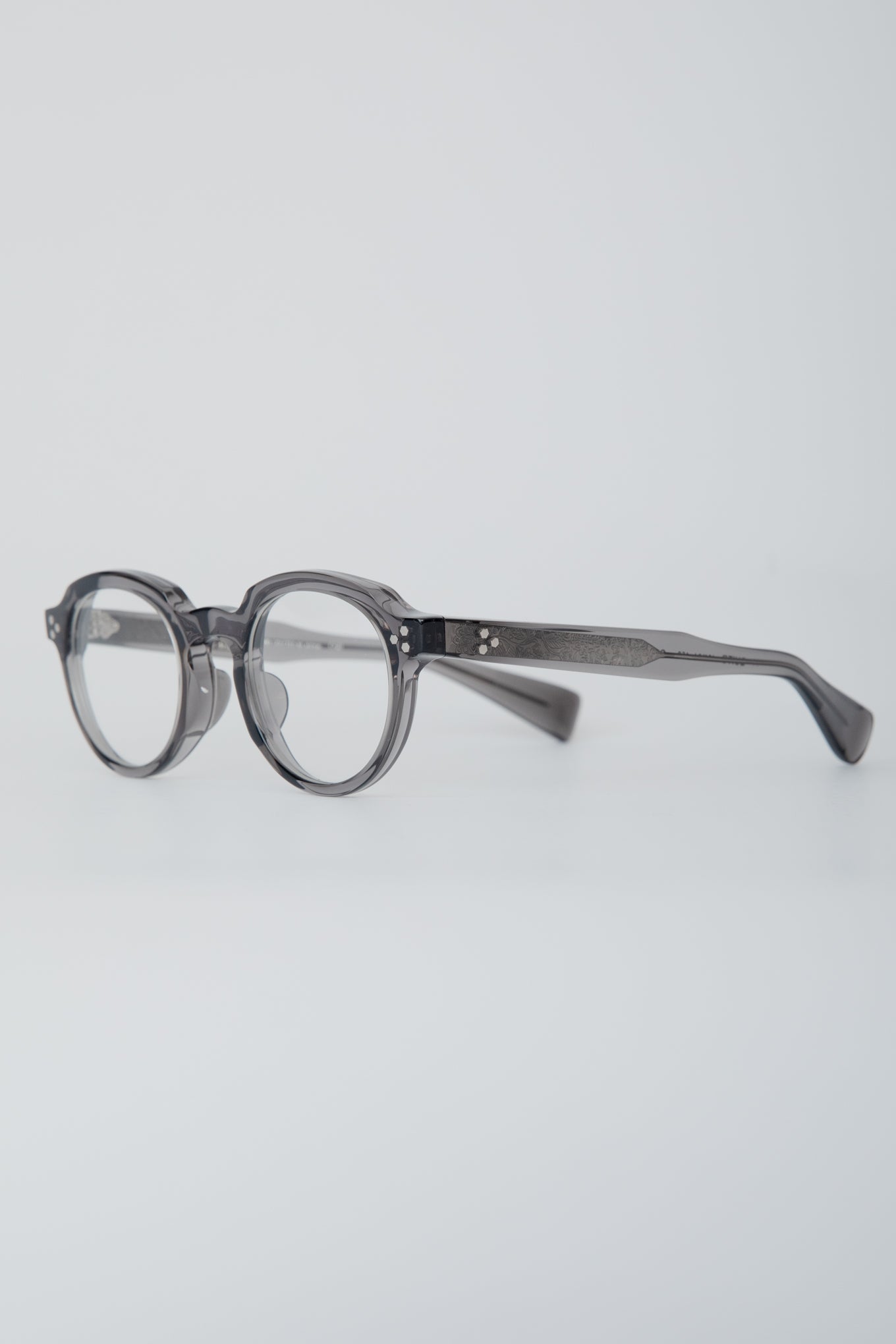 QUITO / FRAME-SMOKE  LENS- CLEAR