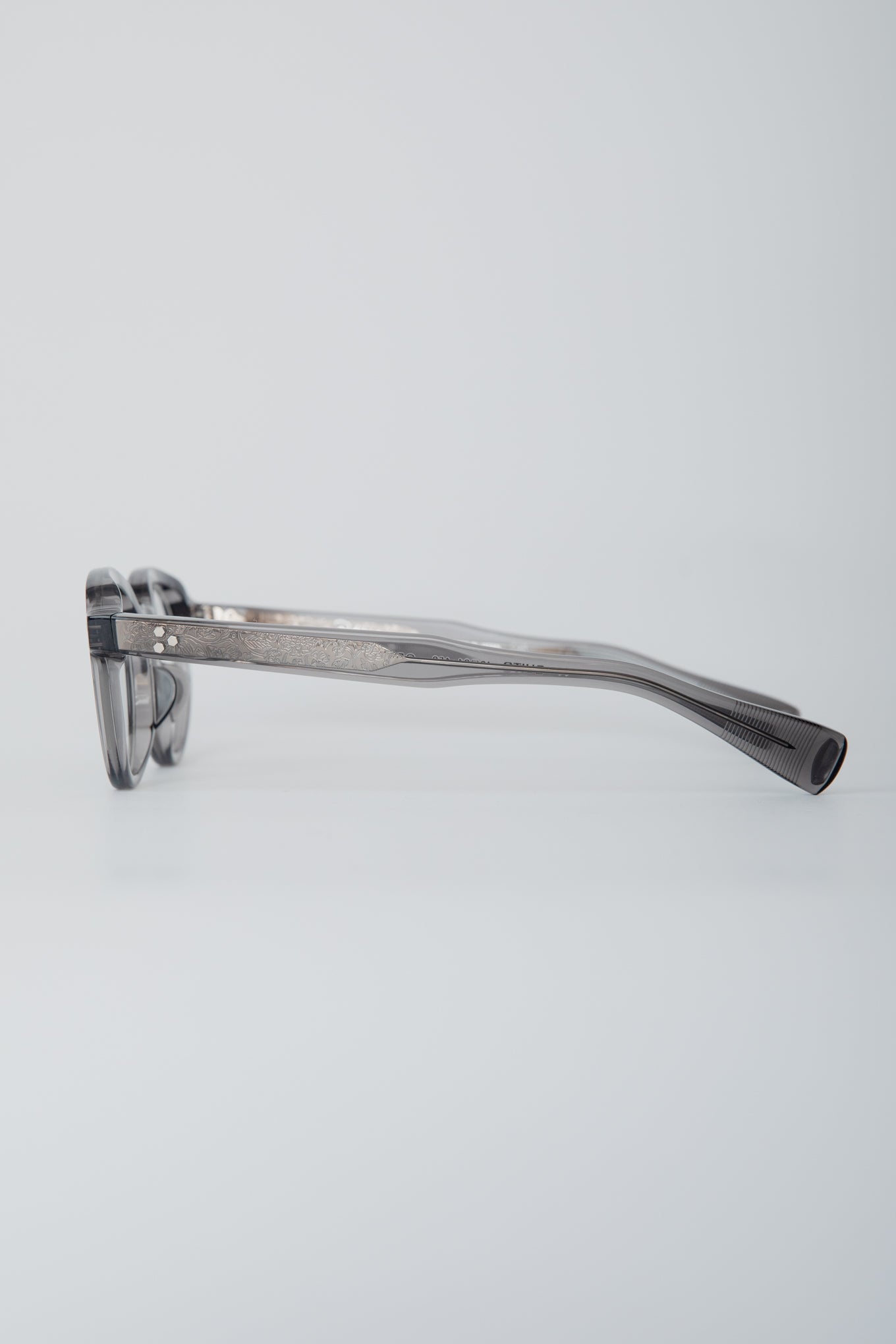 QUITO / FRAME-SMOKE  LENS- CLEAR