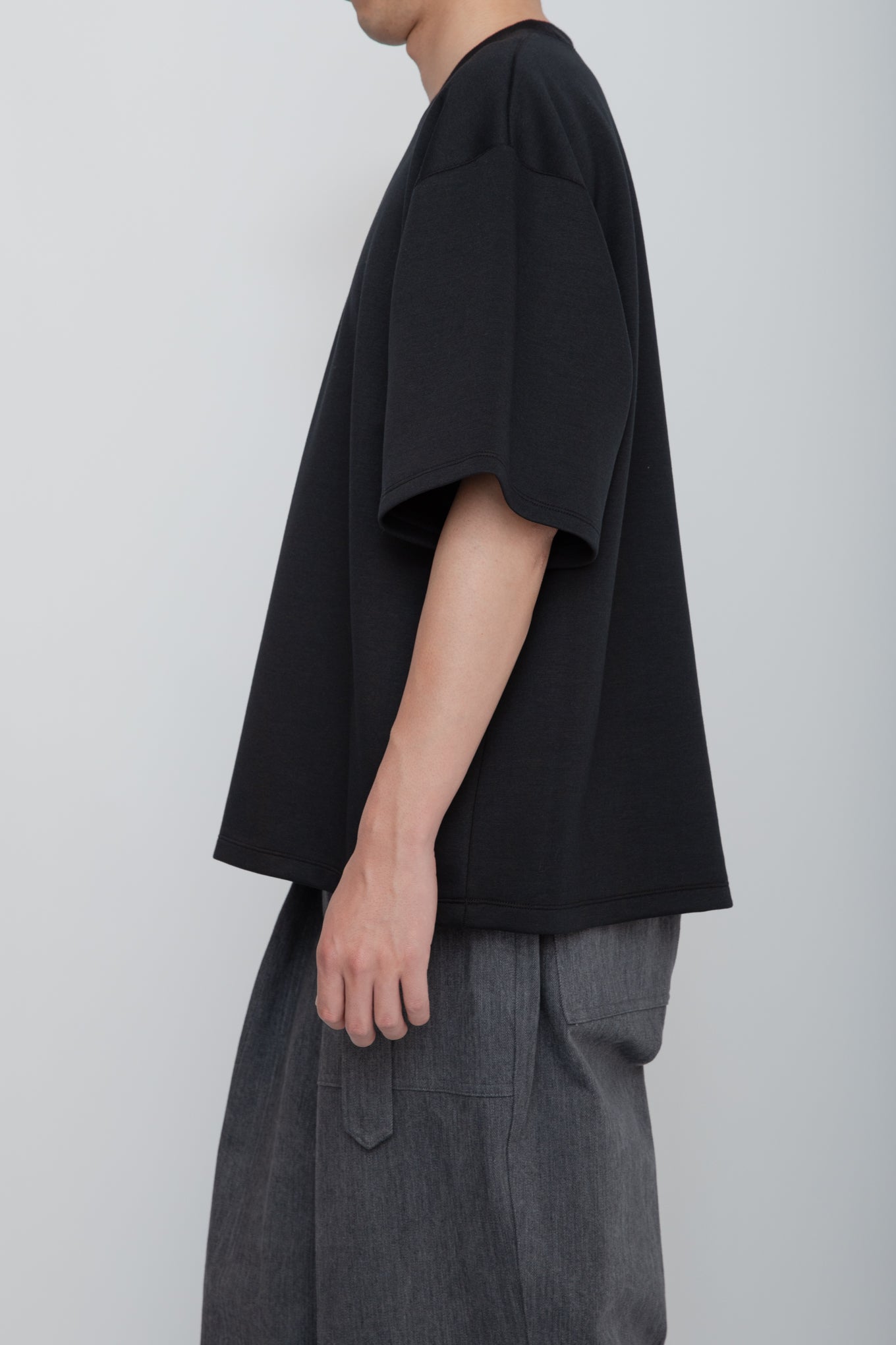 HIGH BACK COLLAR TEE  /  BLACK