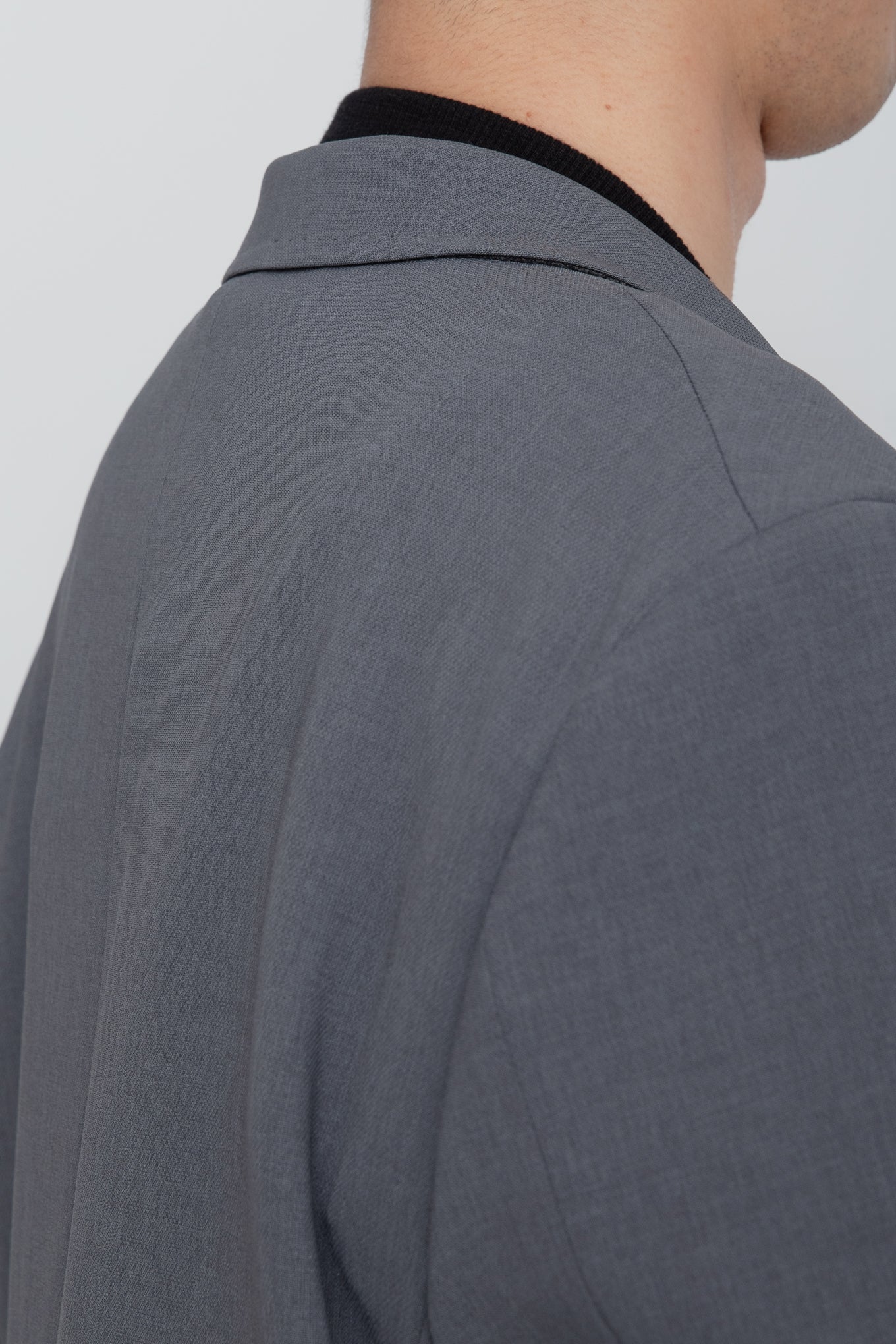 HIGH BACK COLLAR TEE  /  BLACK