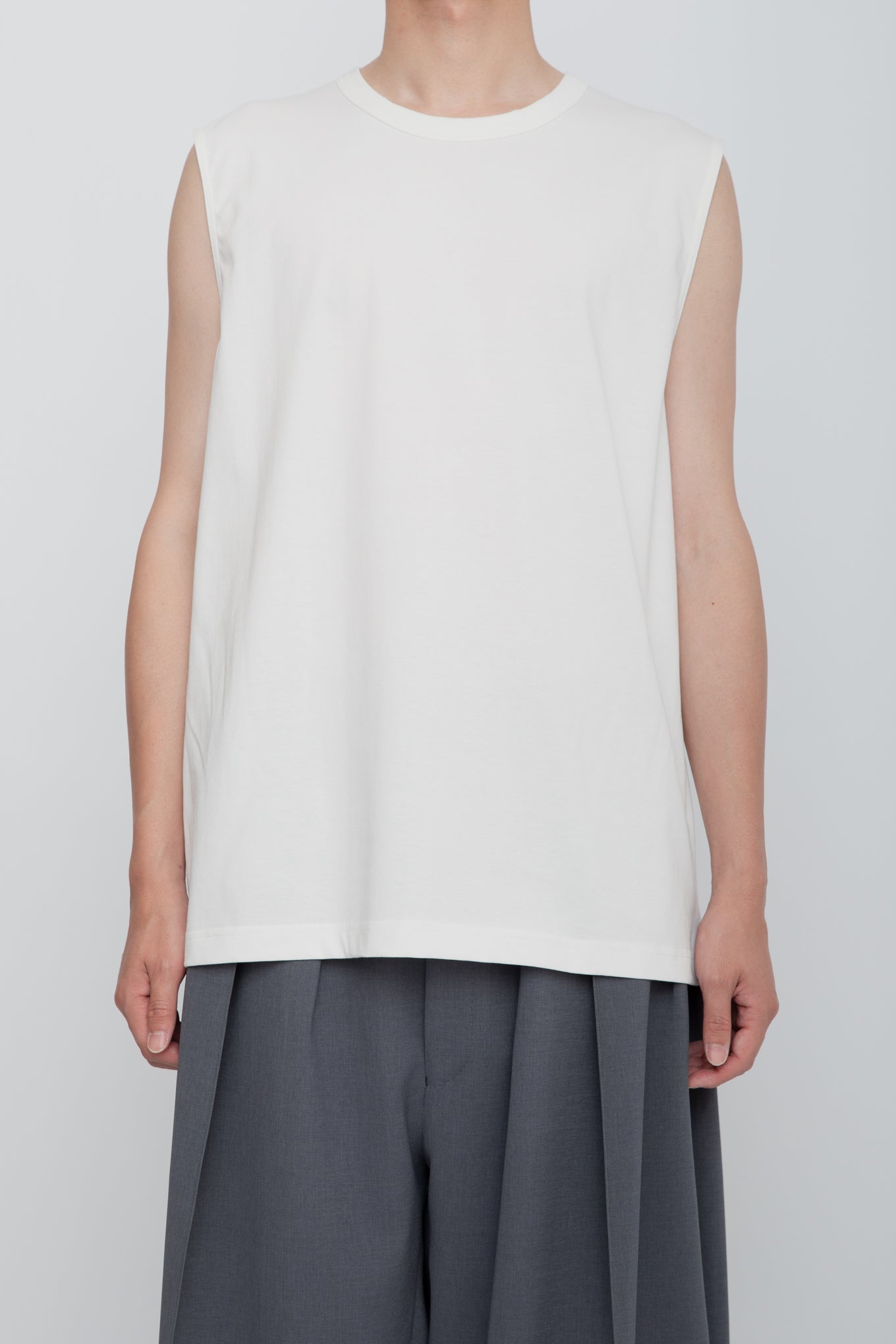 NO SLEEVE TEE  /  WHITE