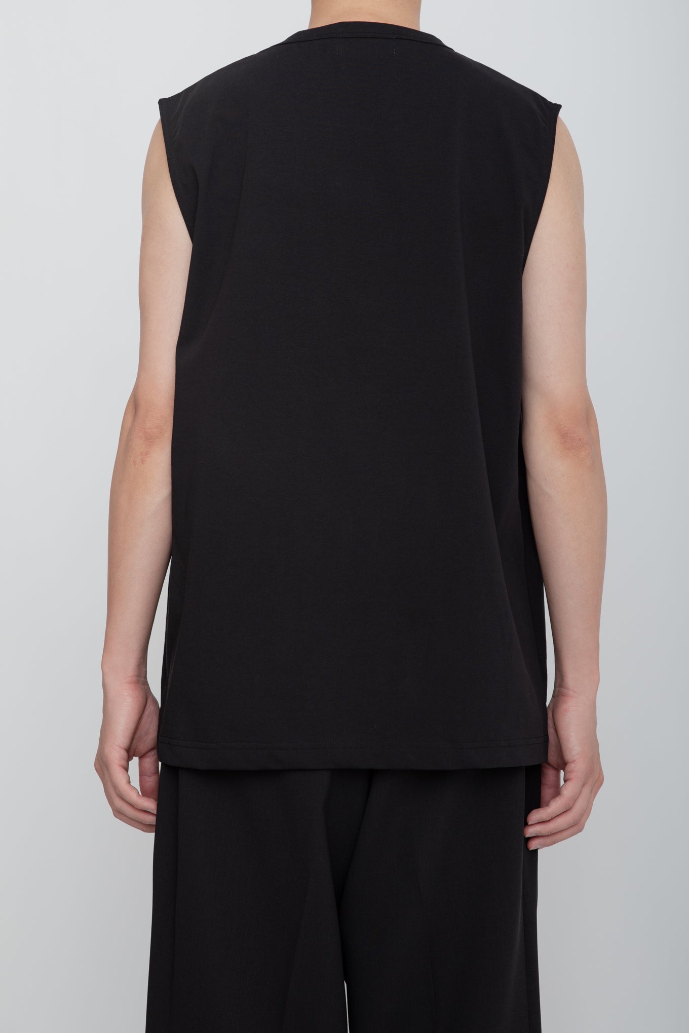 NO SLEEVE TEE  /  BLACK