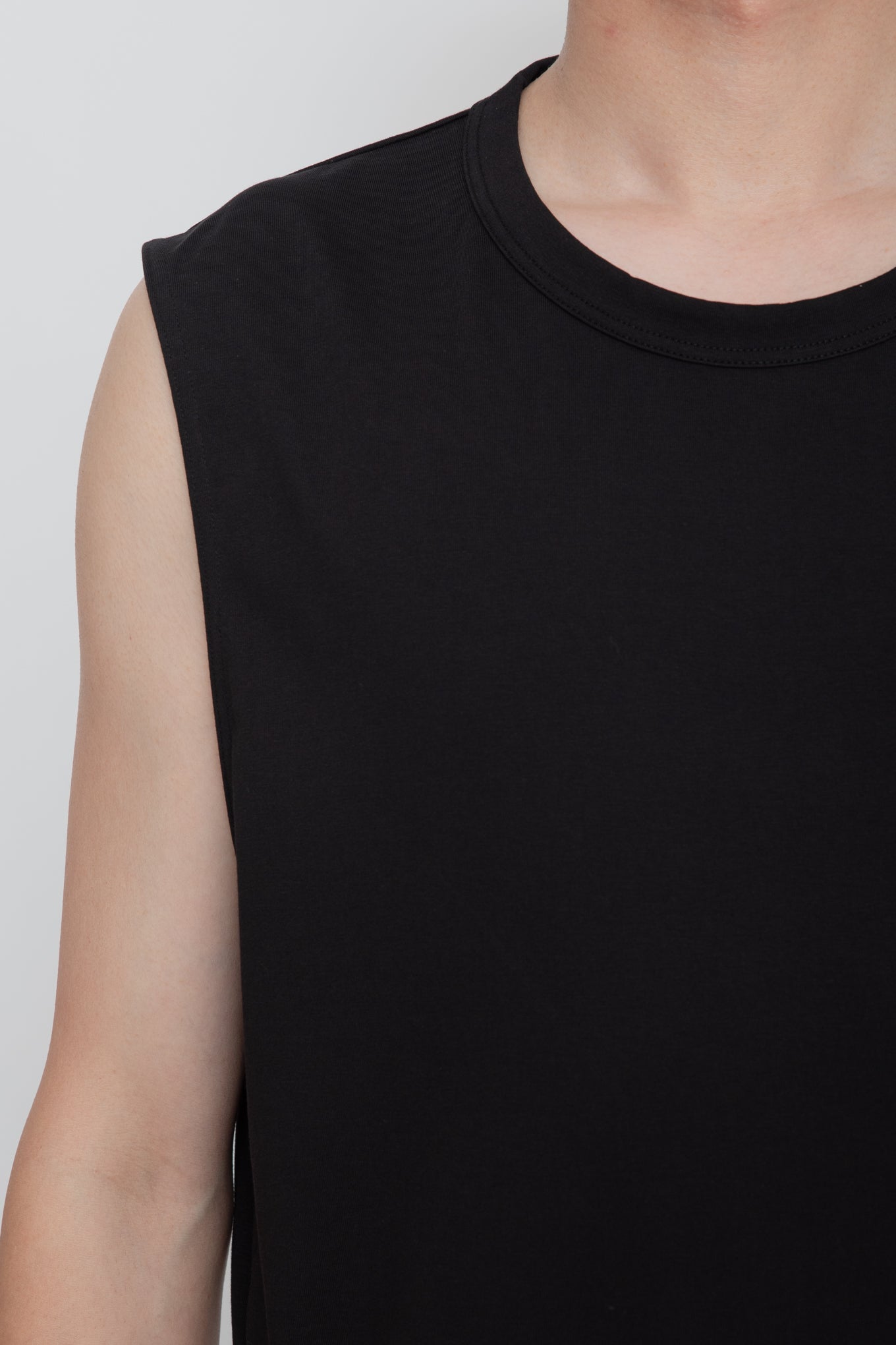 NO SLEEVE TEE  /  BLACK