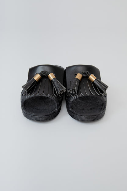 TASSELED RUBBER SLIDES / BLACK