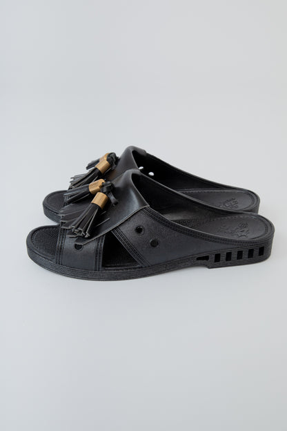 TASSELED RUBBER SLIDES / BLACK