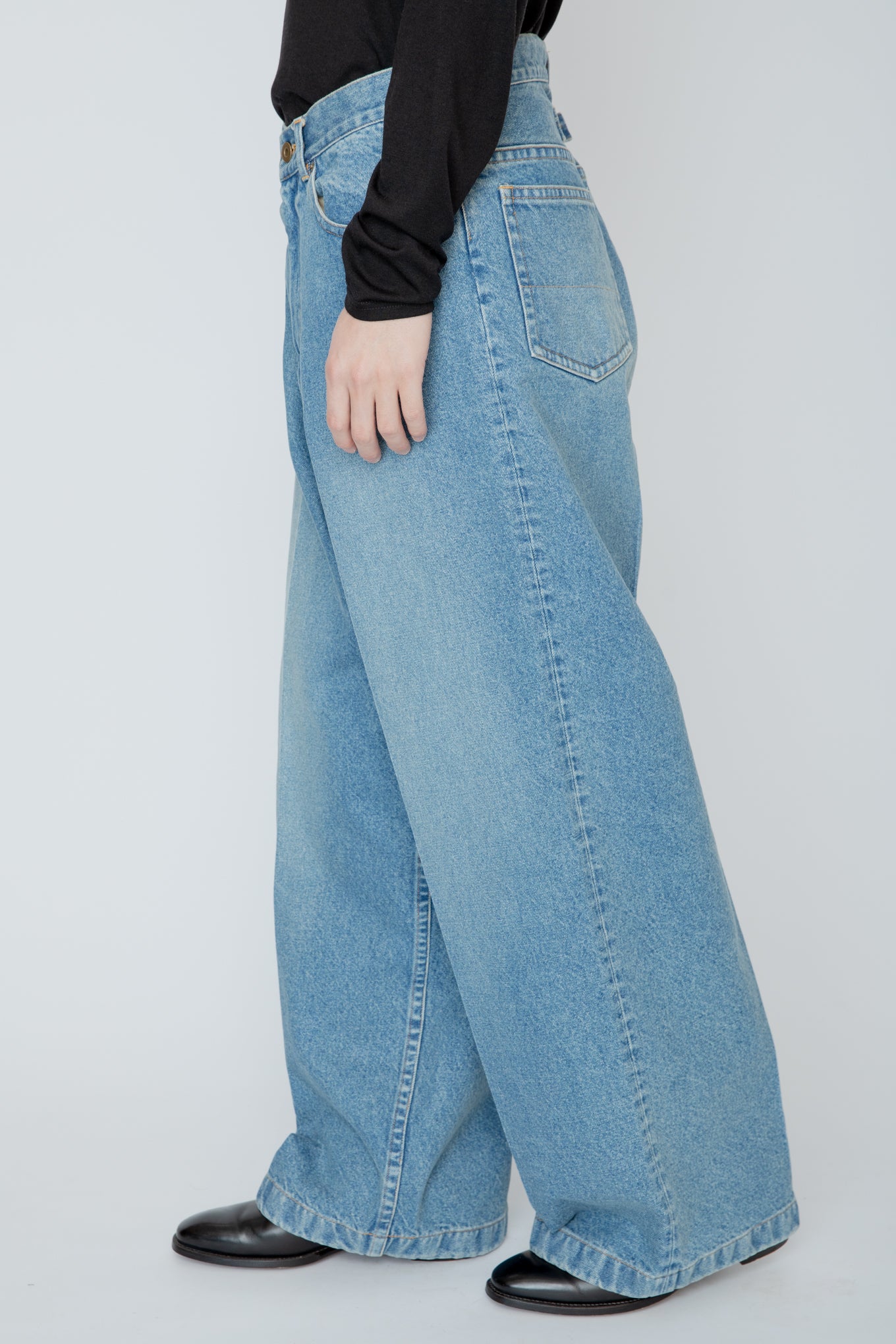 WIDE SEMI-FLARED 5-POCKET PANTS / LIGHT INDIGO