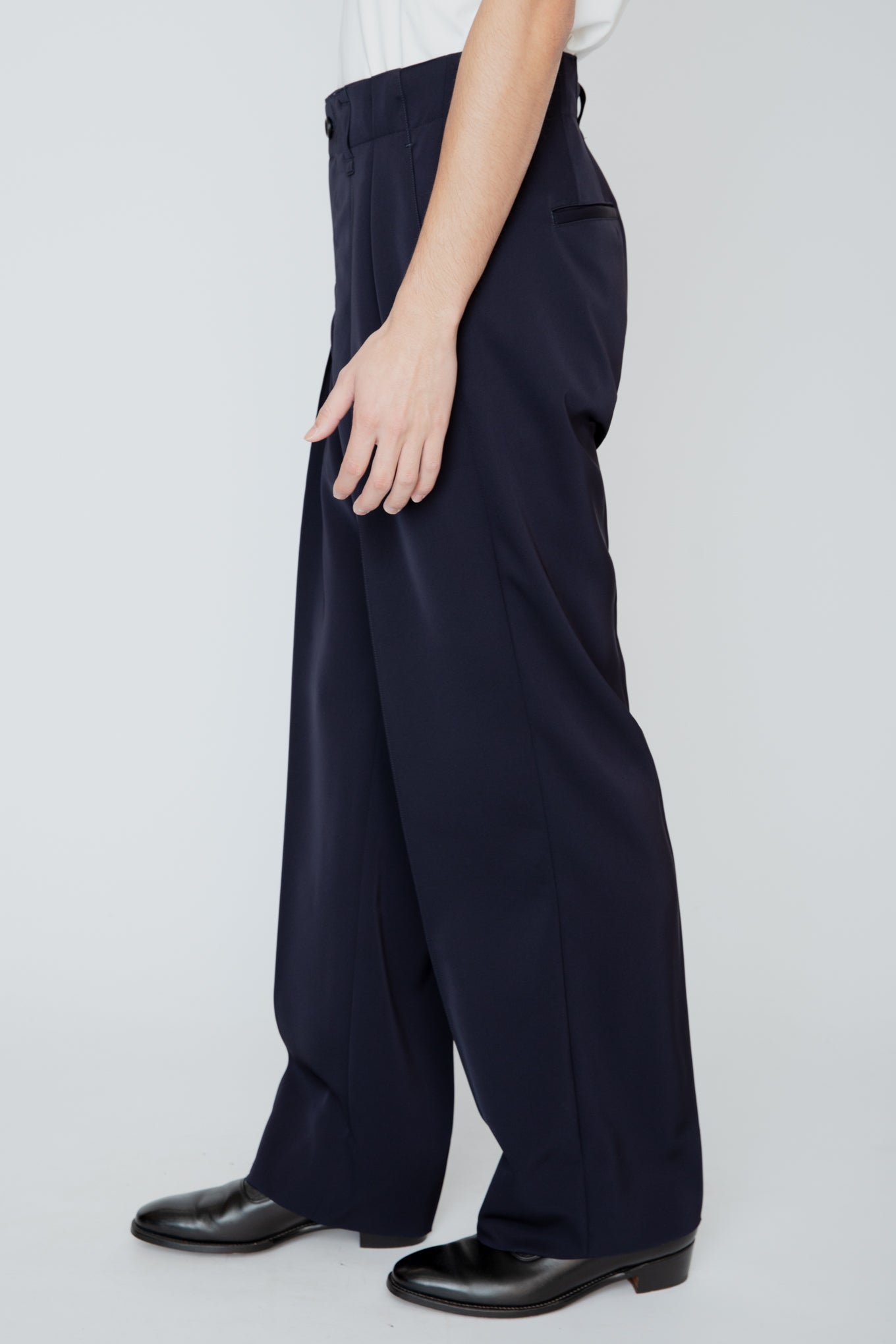 SUPPLE WIDE-LEG PANTS / NAVY