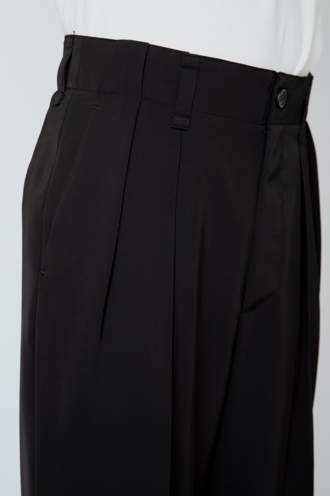 SUPPLE WIDE-LEG PANTS / BLACK