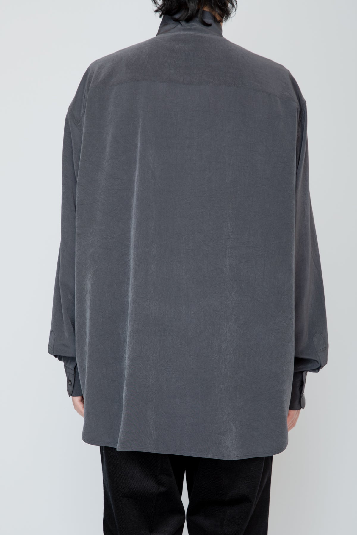 DETACHABLE SCARF-COLLAR SHIRT / CHARCOAL