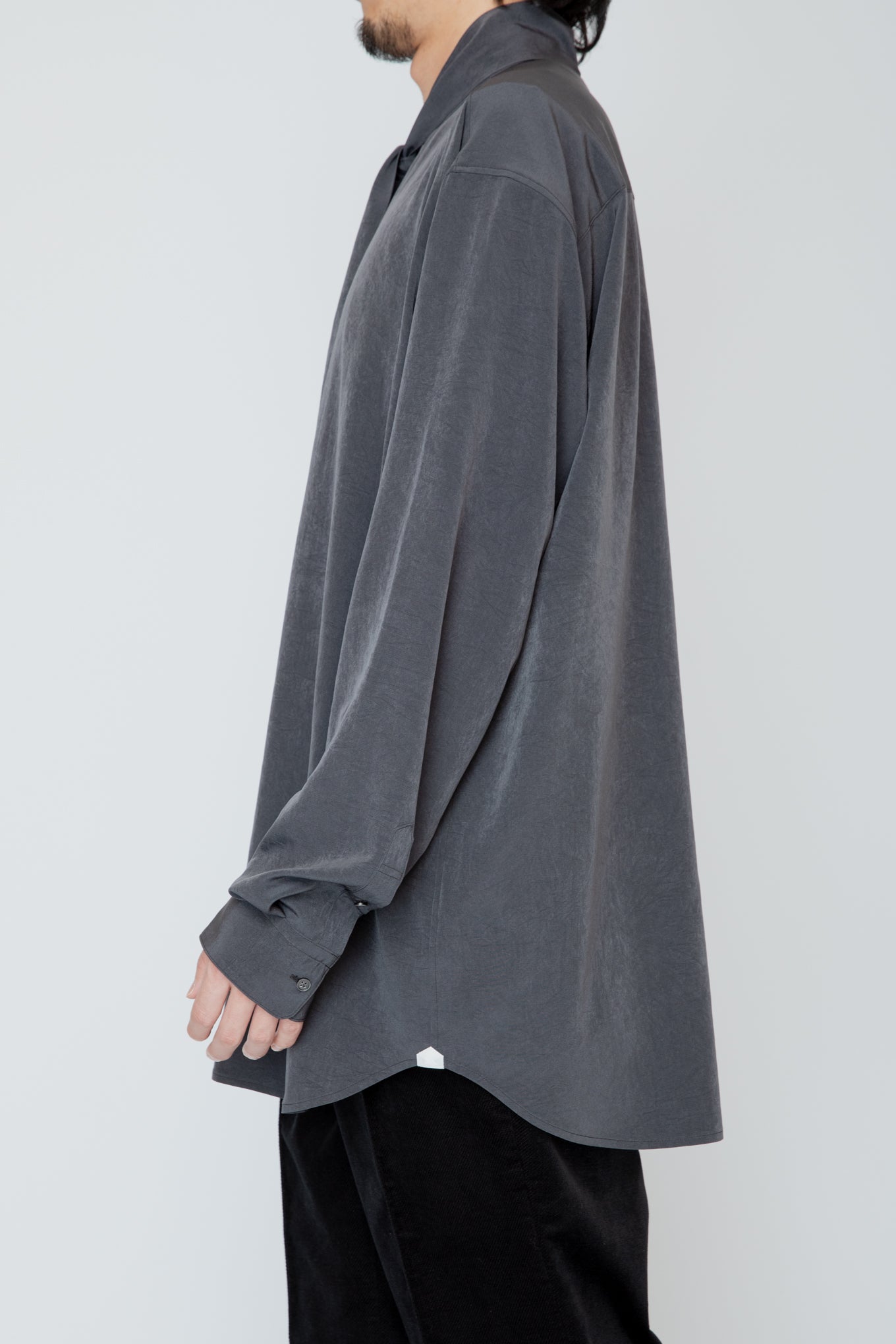 DETACHABLE SCARF-COLLAR SHIRT / CHARCOAL