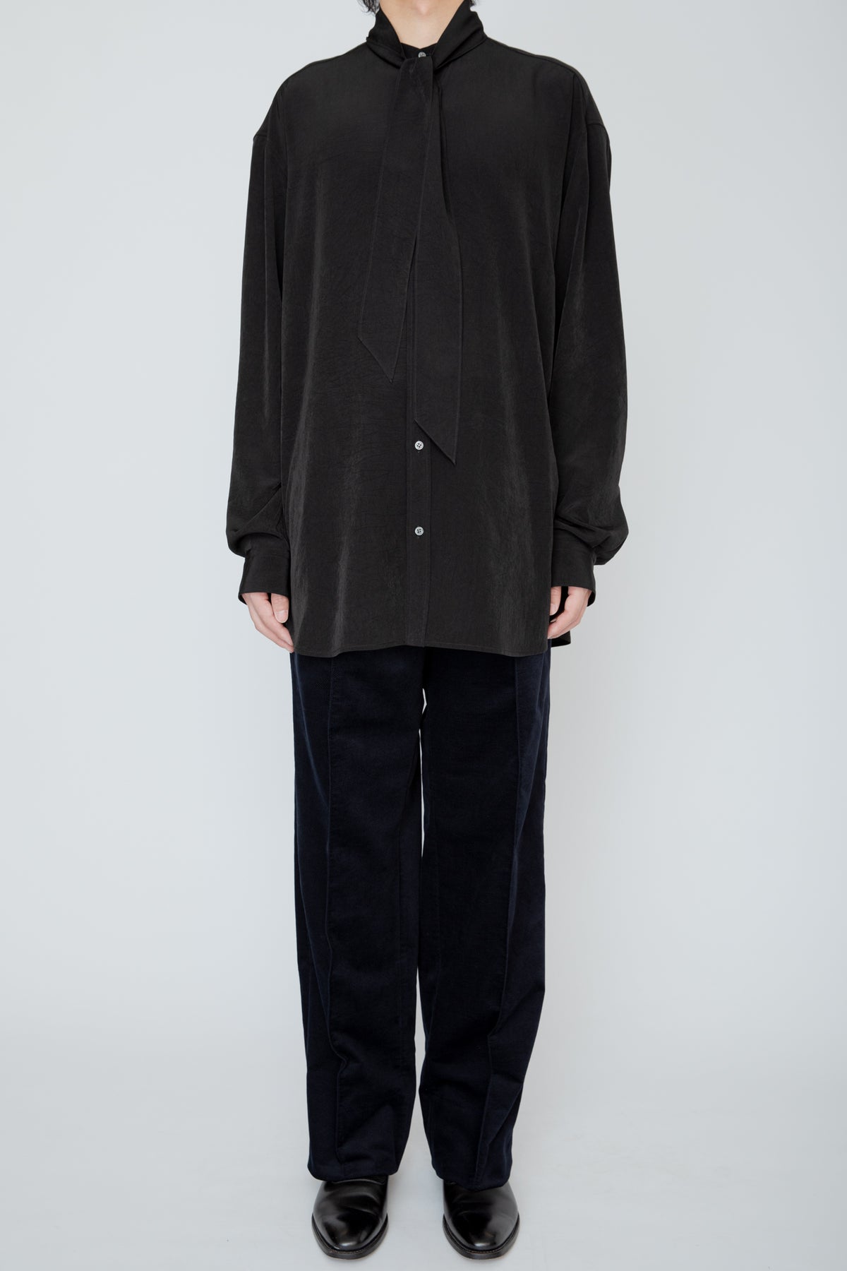 DETACHABLE SCARF-COLLAR SHIRT / BLACK