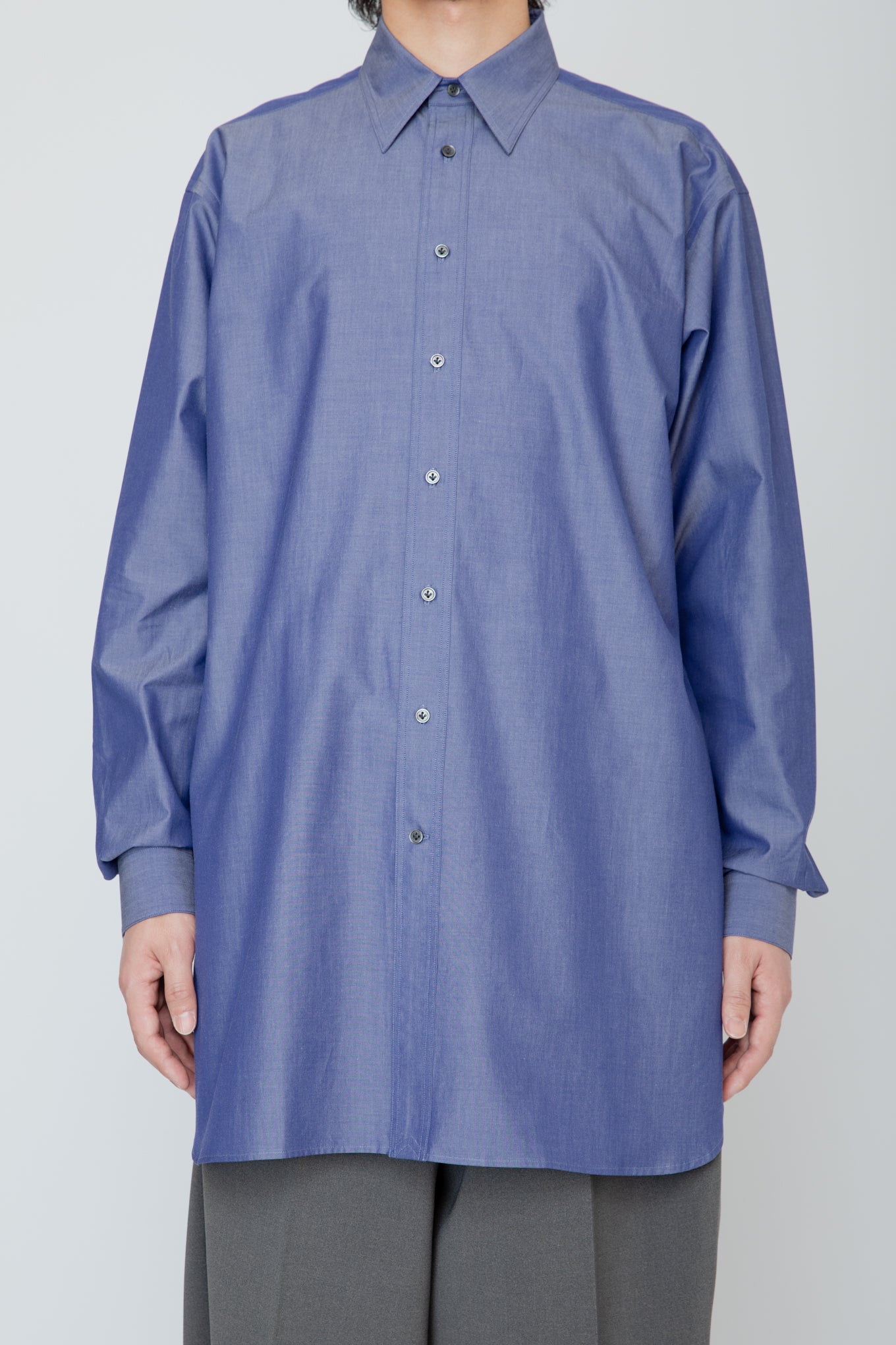 METAL-BUTTONED CUFF LONG SHIRT / INDIGO
