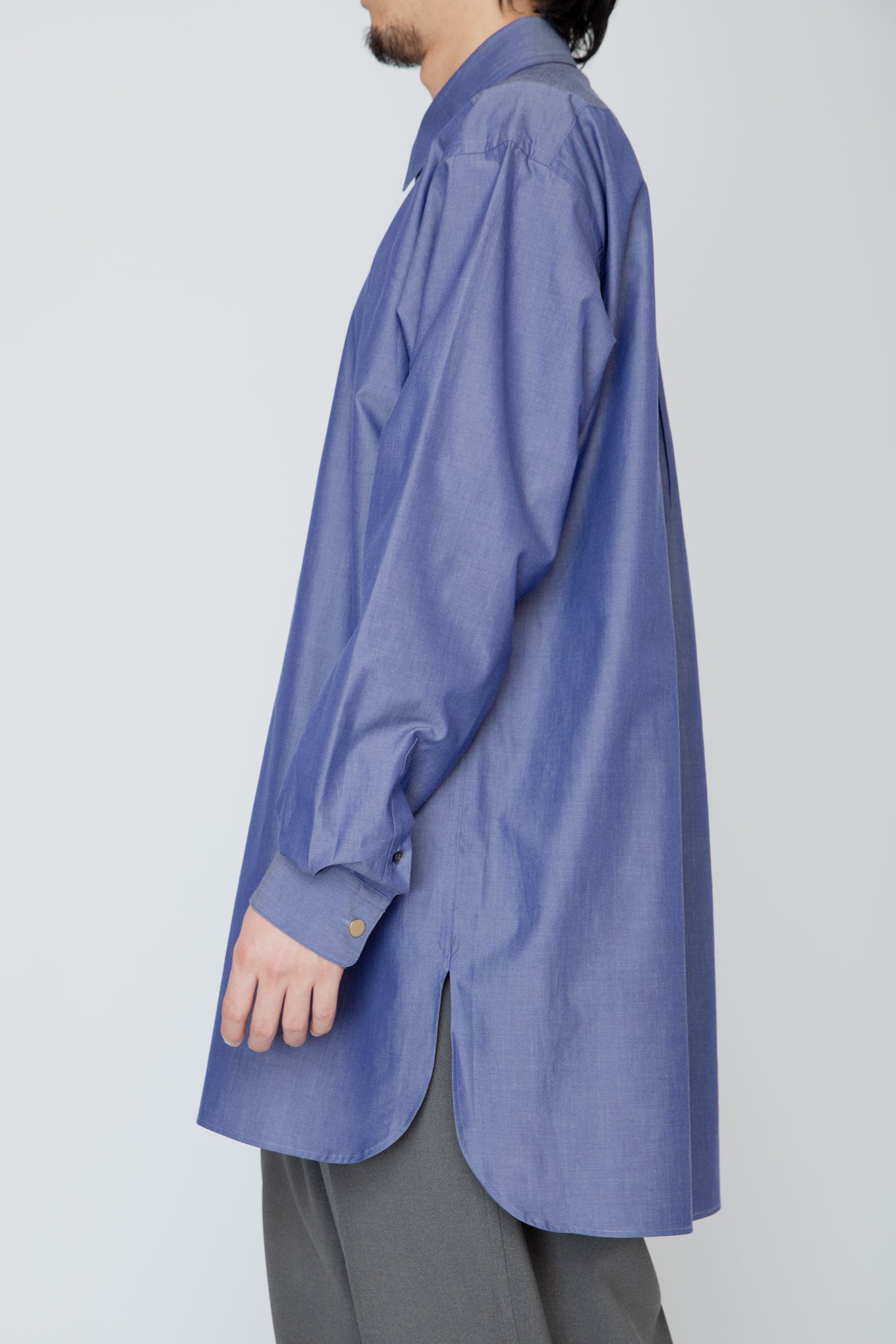 METAL-BUTTONED CUFF LONG SHIRT / INDIGO