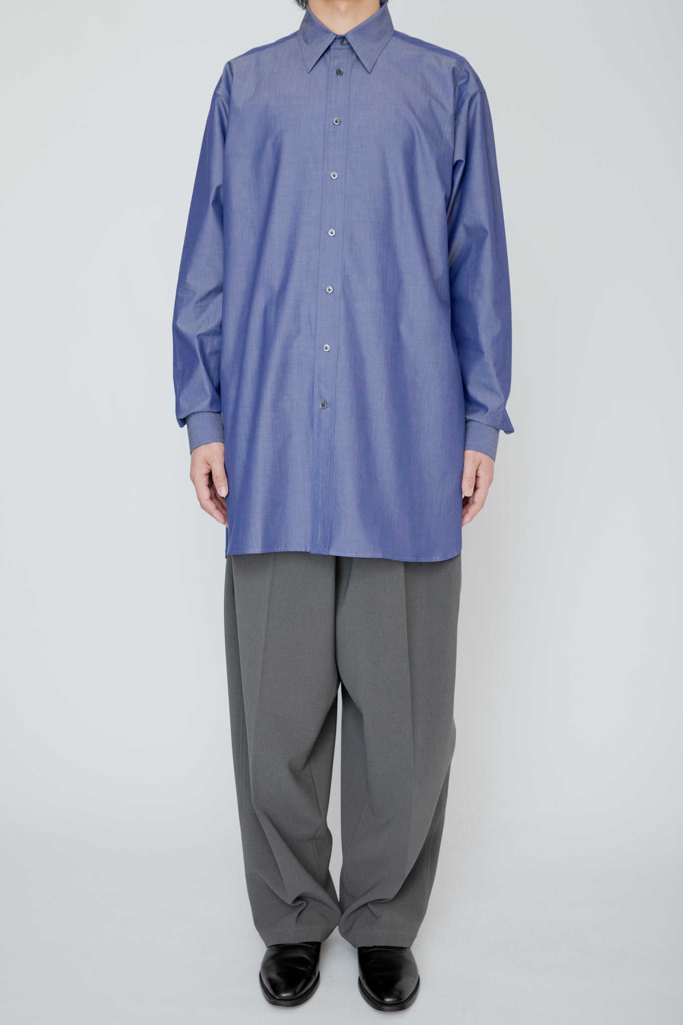 METAL-BUTTONED CUFF LONG SHIRT / INDIGO