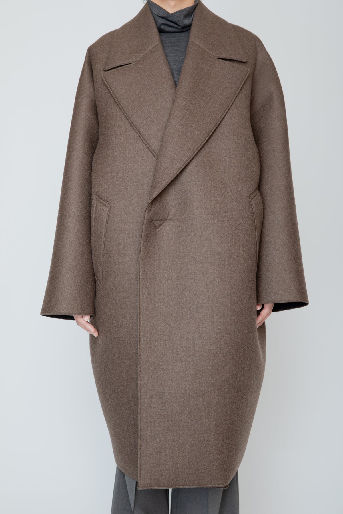 LOFTED ULSTER COAT / BROWN