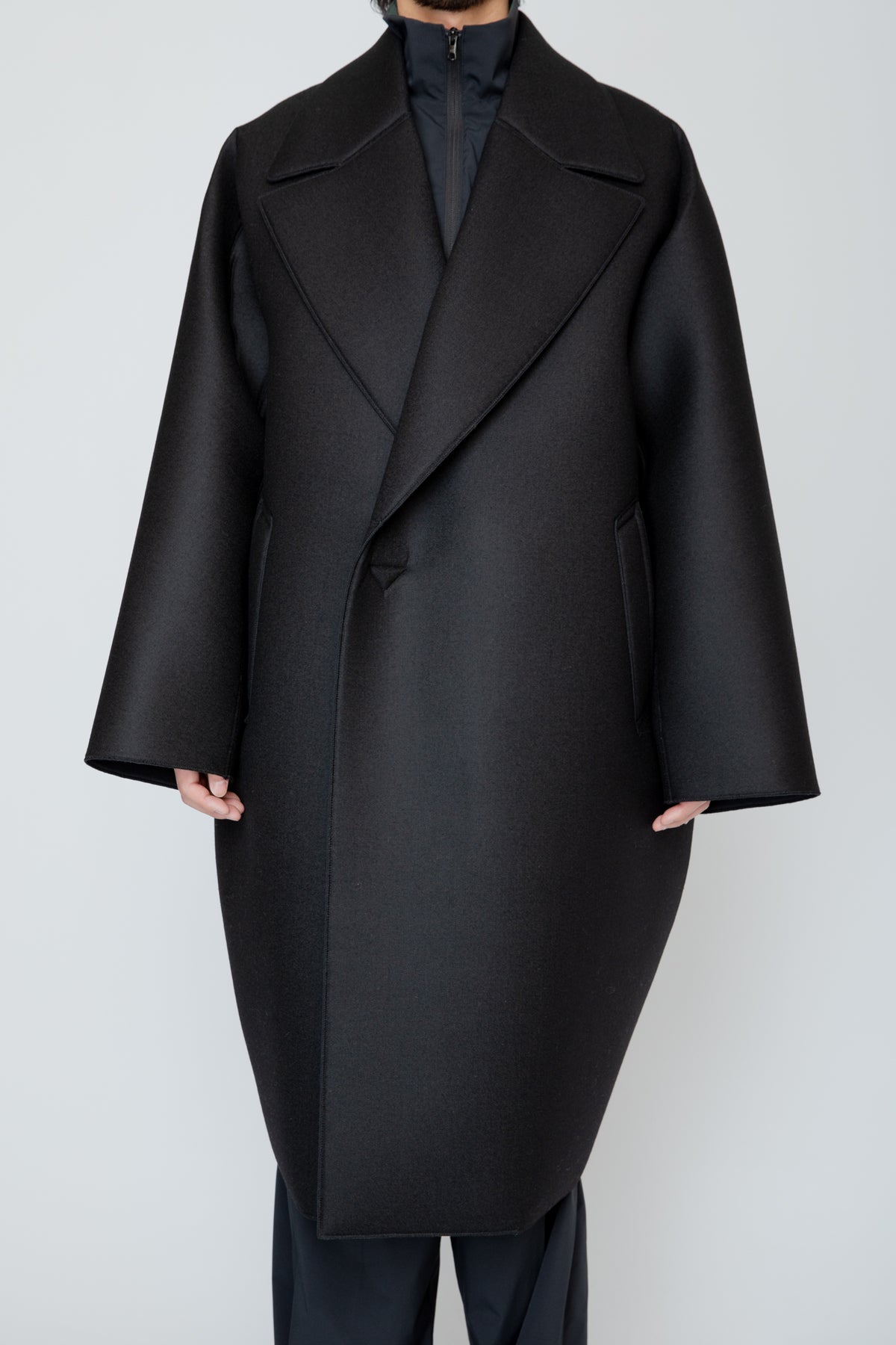 LOFTED ULSTER COAT / BLACK