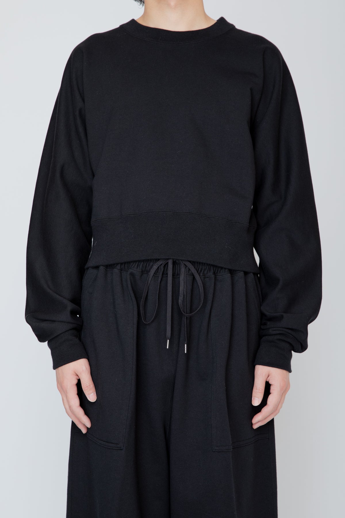 ONE-SIDE KIMONO SLEEVE SWEATSHIRT_TIGHT FIT / BLACK