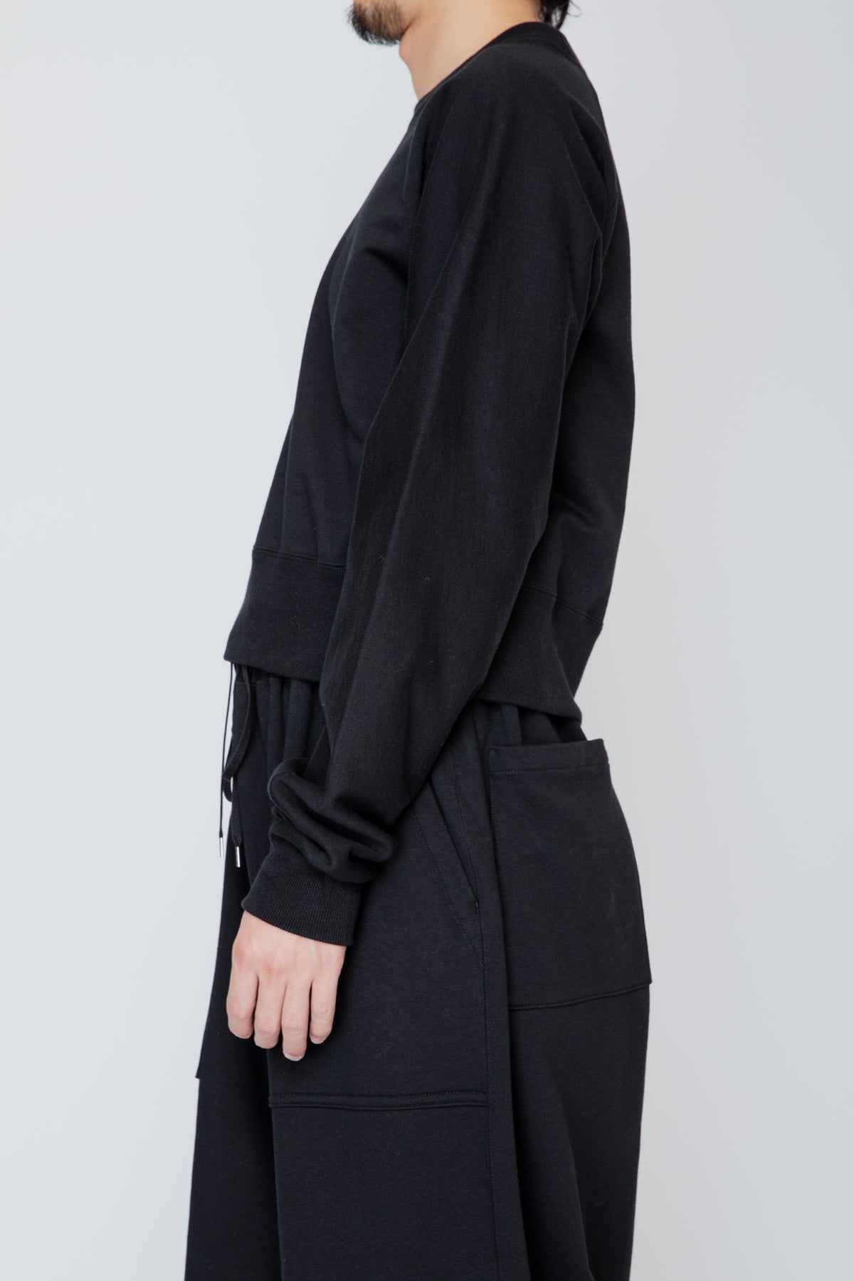 ONE-SIDE KIMONO SLEEVE SWEATSHIRT_TIGHT FIT / BLACK