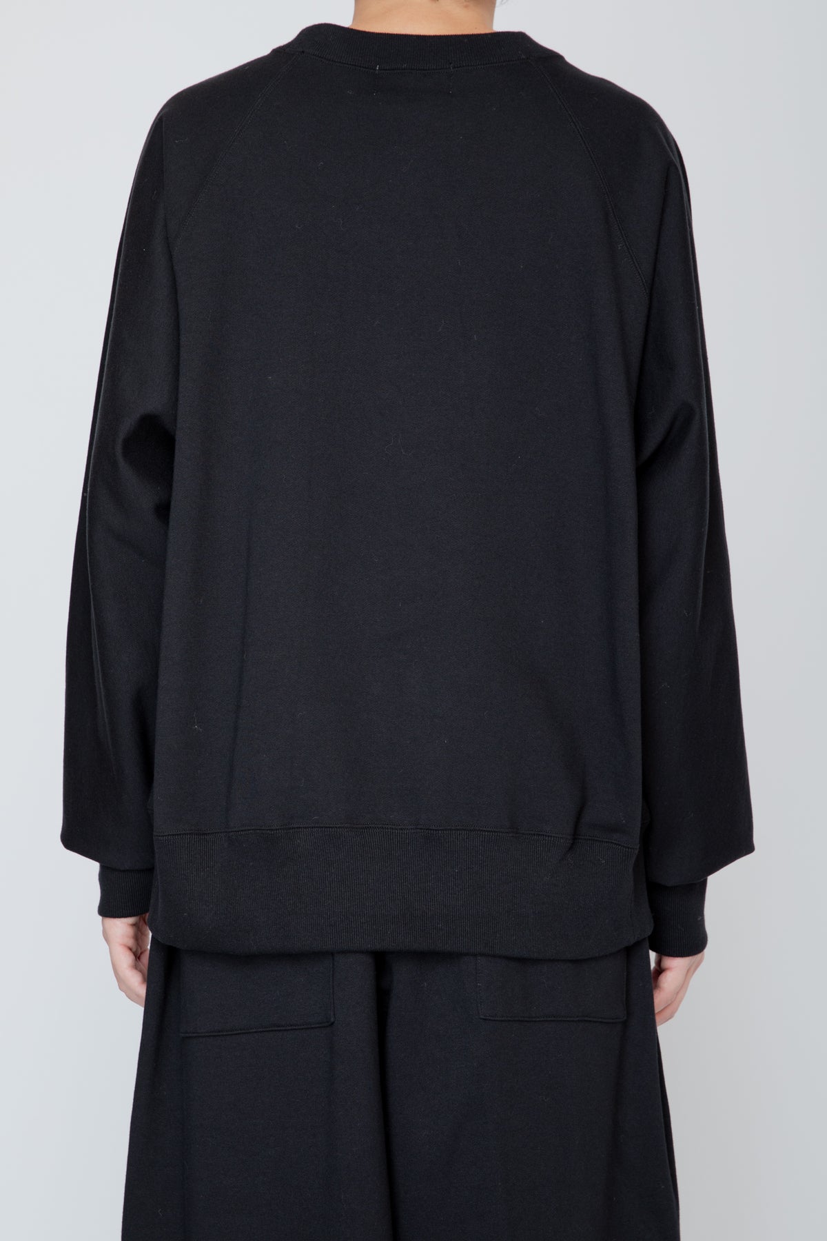 ONE-SIDE KIMONO SLEEVE SWEATSHIRT_LOOSE FIT / BLACK