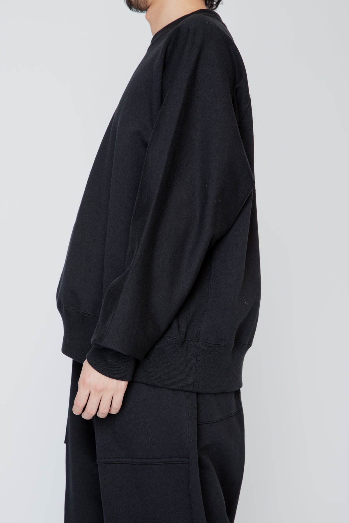 ONE-SIDE KIMONO SLEEVE SWEATSHIRT_LOOSE FIT / BLACK