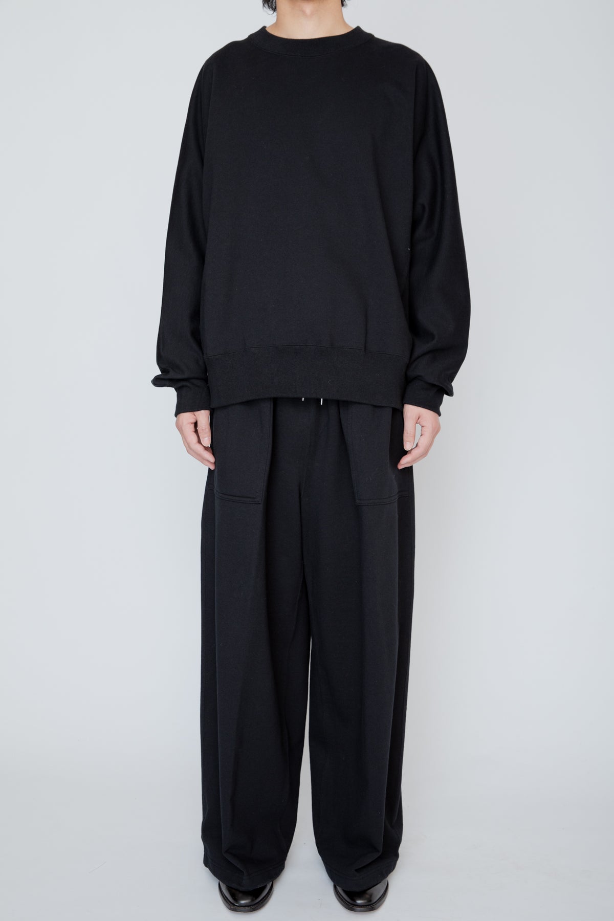 ONE-SIDE KIMONO SLEEVE SWEATSHIRT_LOOSE FIT / BLACK