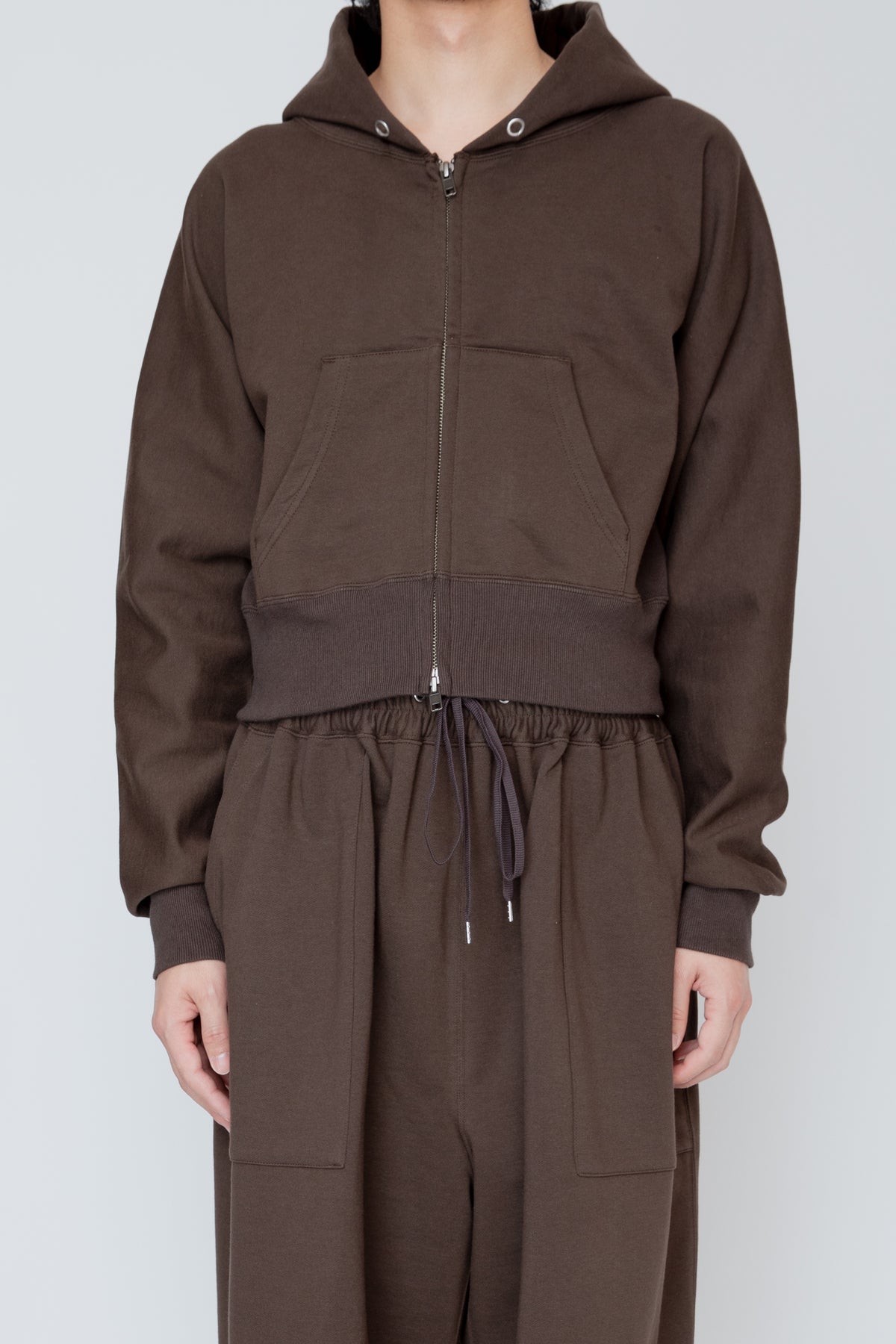 ONE-SIDE KIMONO SLEEVE ZIP-UP HOODIE_TIGHT FIT / BROWN