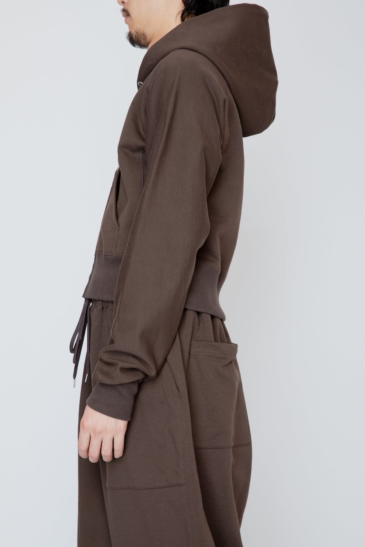 ONE-SIDE KIMONO SLEEVE ZIP-UP HOODIE_TIGHT FIT / BROWN