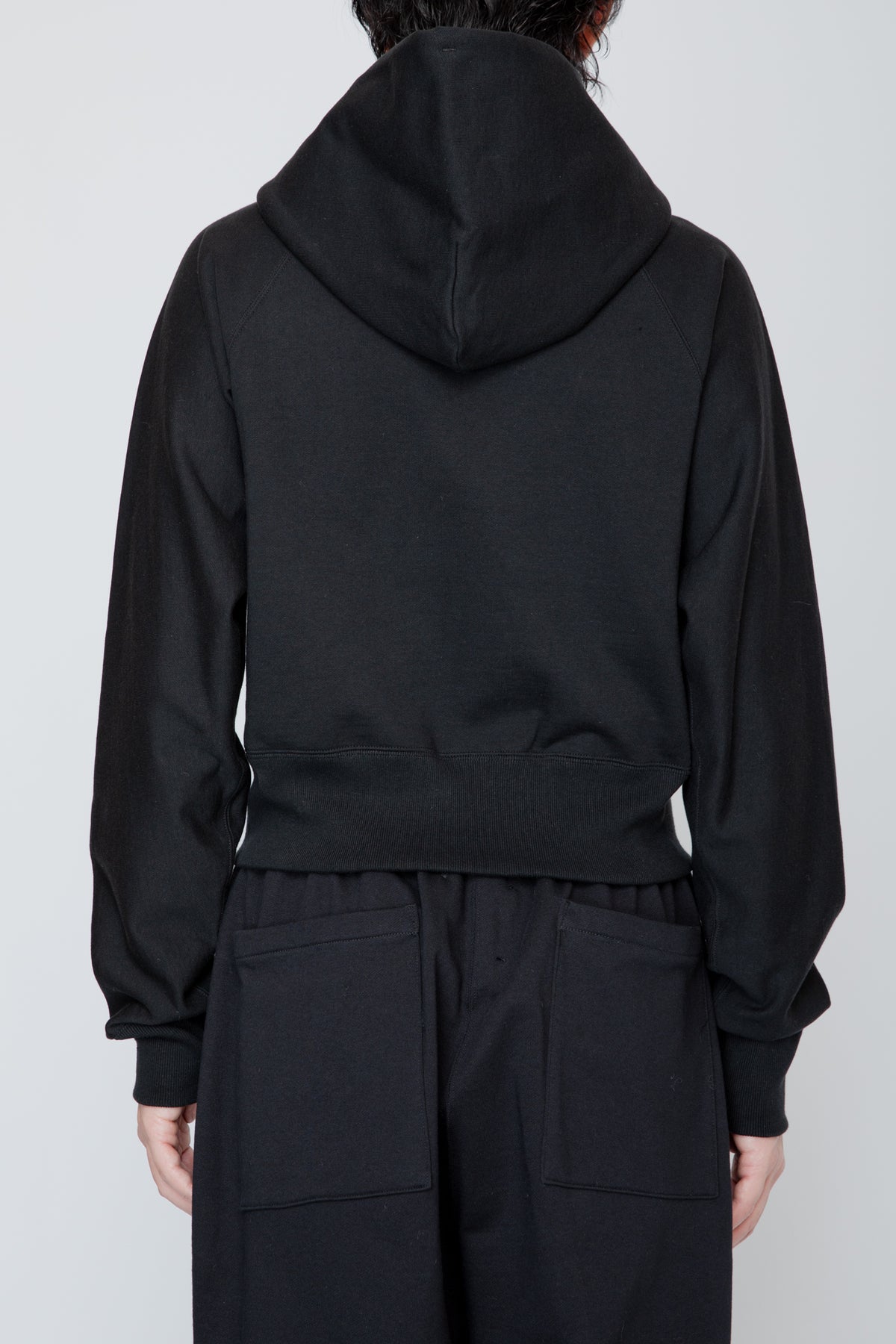 ONE-SIDE KIMONO SLEEVE ZIP-UP HOODIE_TIGHT FIT / BLACK