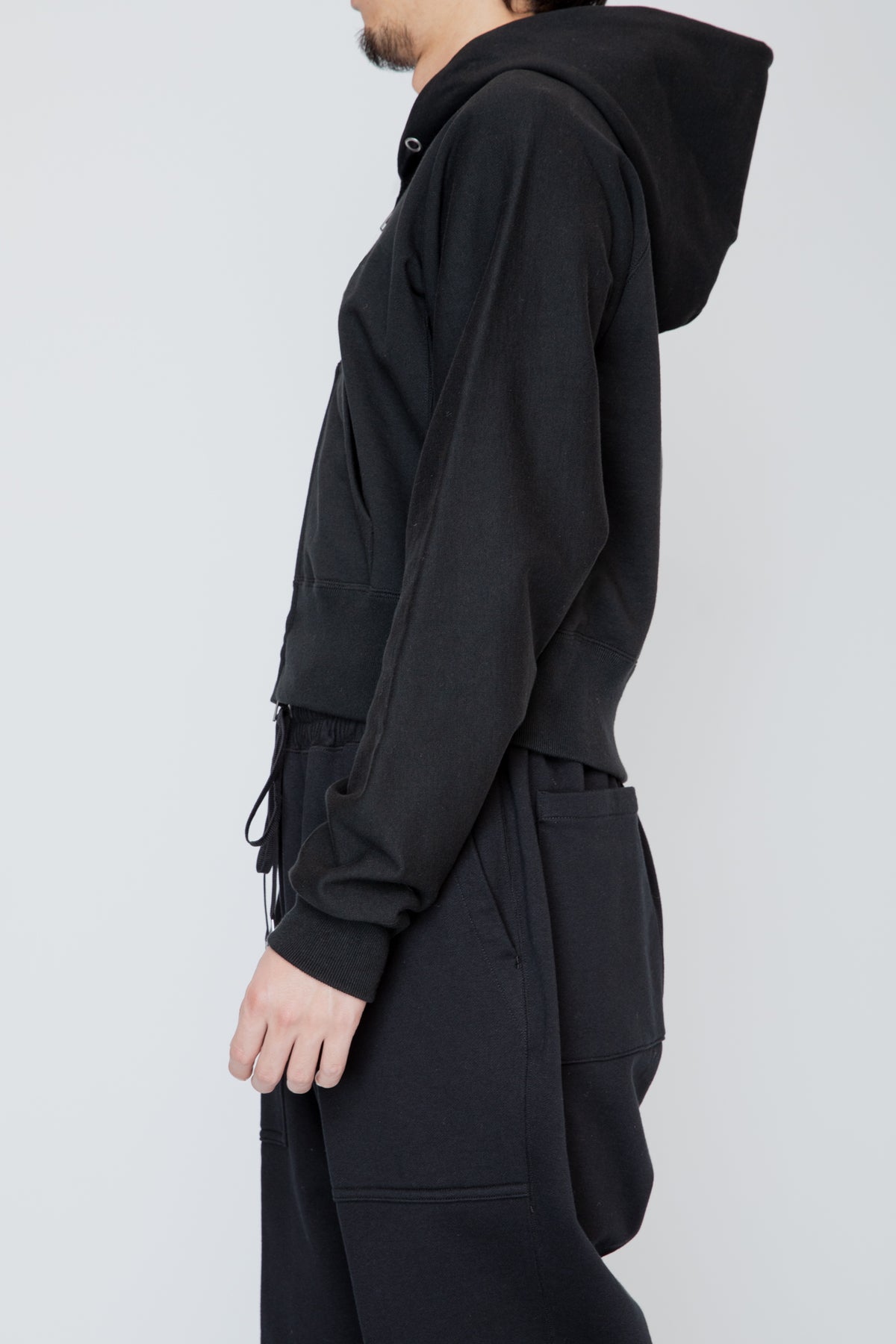 ONE-SIDE KIMONO SLEEVE ZIP-UP HOODIE_TIGHT FIT / BLACK