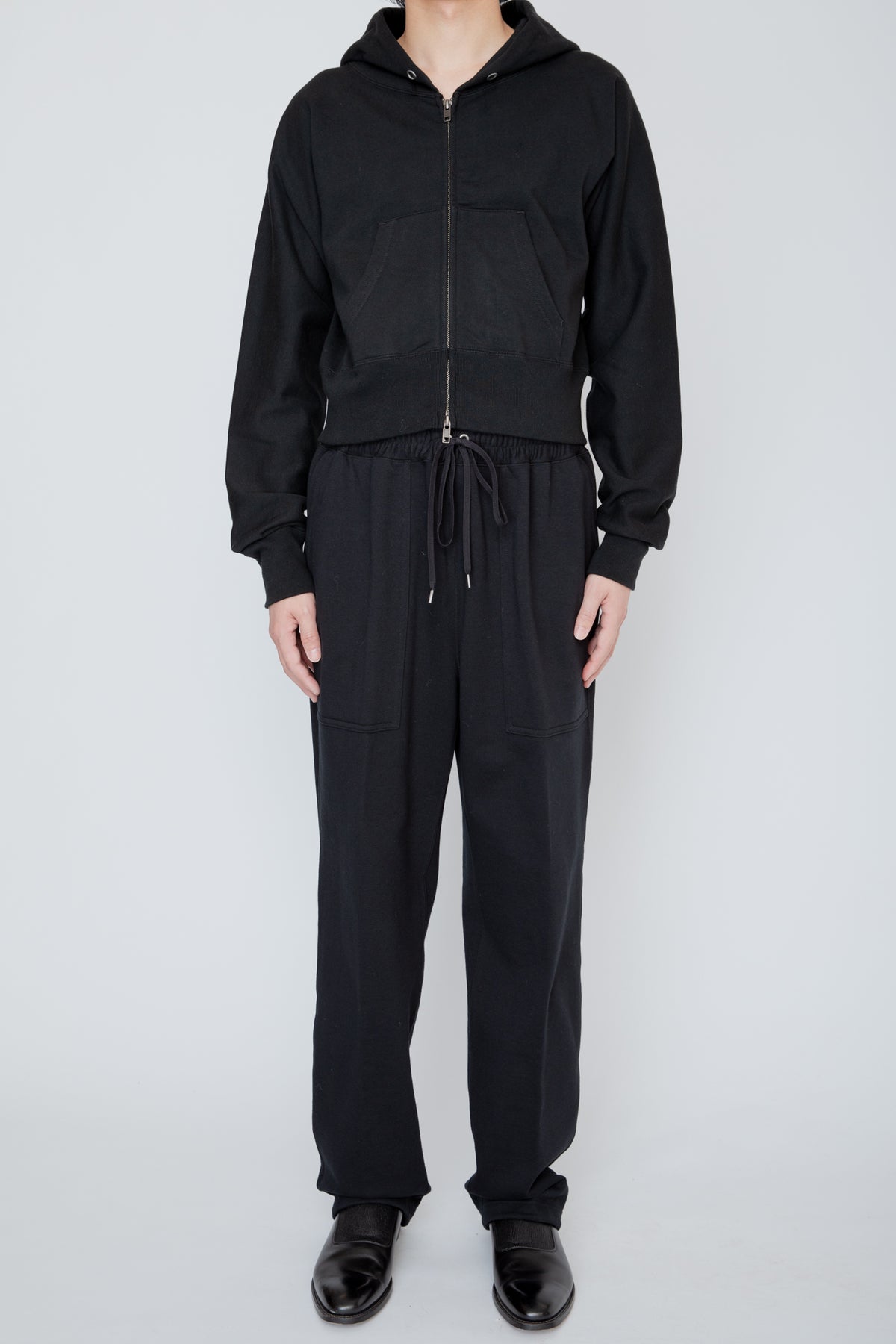 ONE-SIDE KIMONO SLEEVE ZIP-UP HOODIE_TIGHT FIT / BLACK