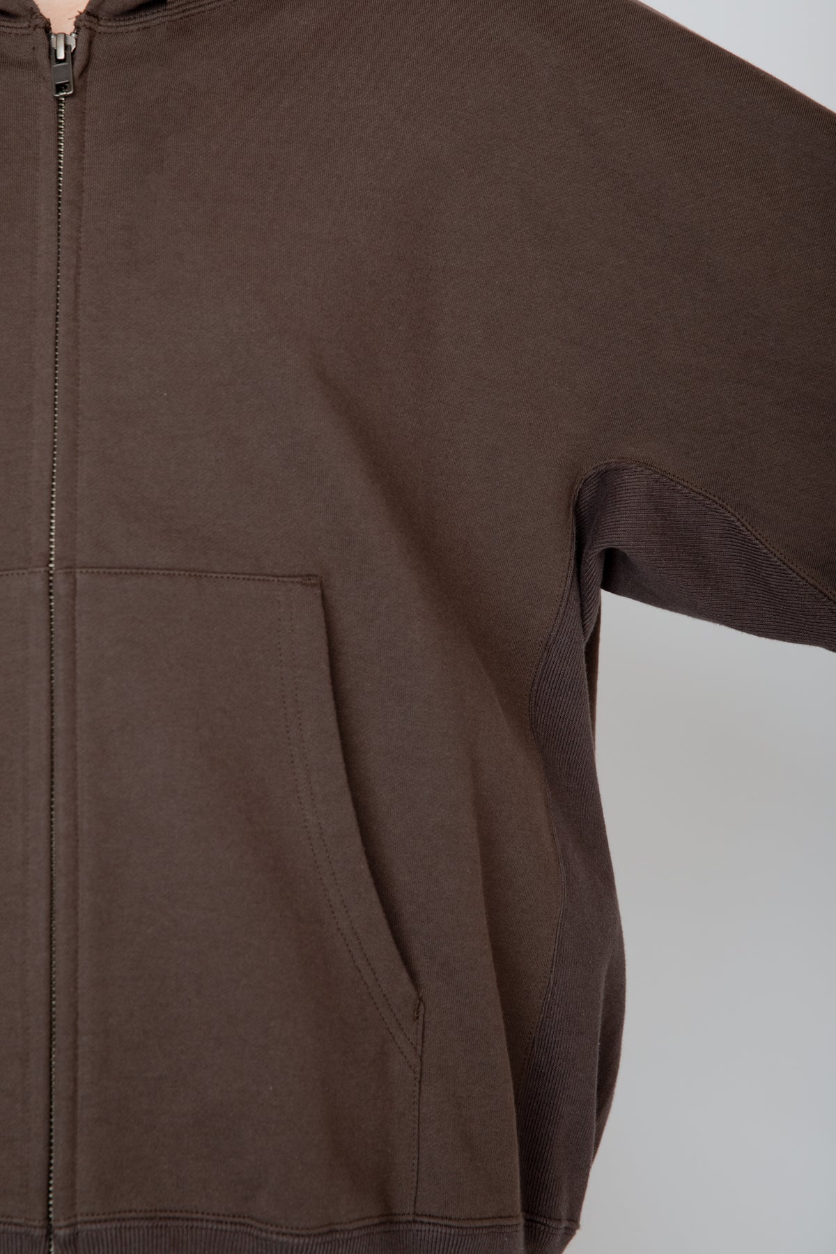 ONE-SIDE KIMONO SLEEVE ZIP-UP HOODIE_LOOSE FIT / BROWN