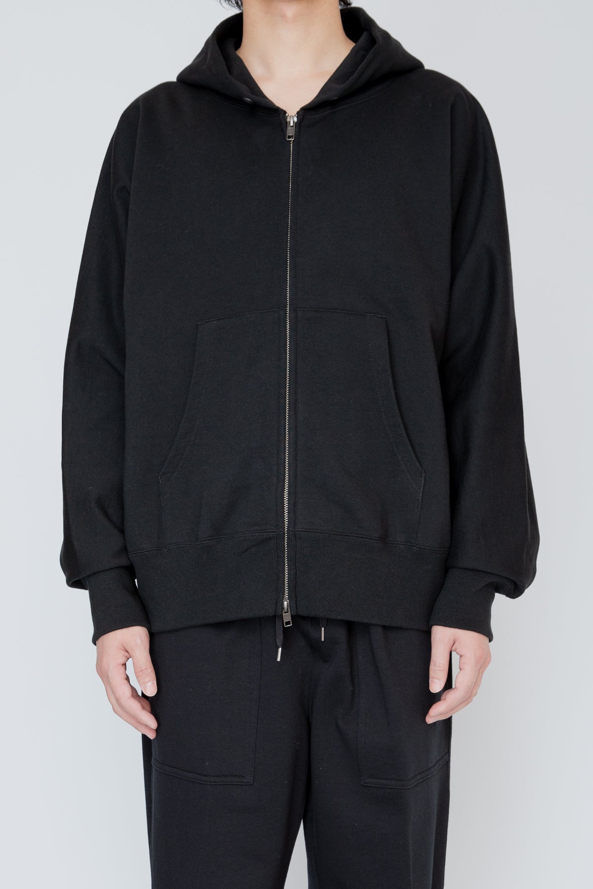 ONE-SIDE KIMONO SLEEVE ZIP-UP HOODIE_LOOSE FIT / BLACK