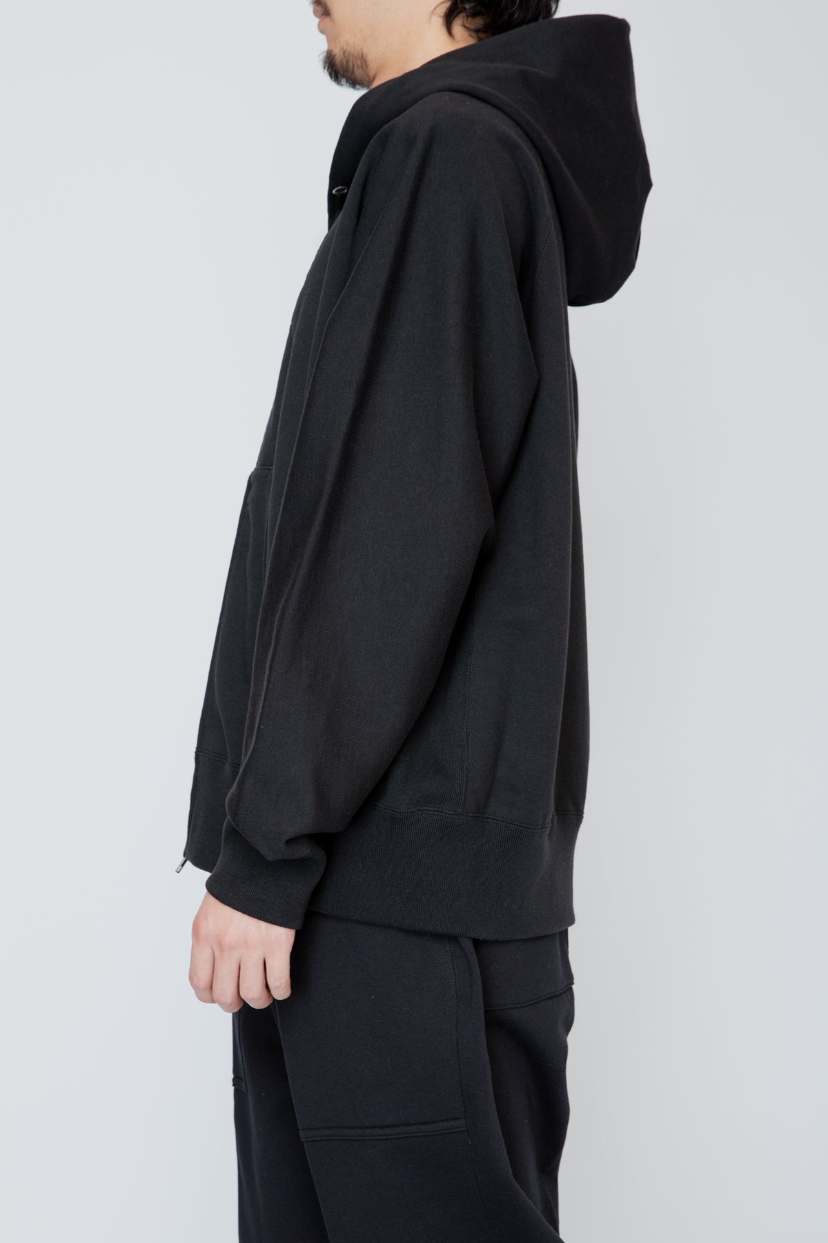 ONE-SIDE KIMONO SLEEVE ZIP-UP HOODIE_LOOSE FIT / BLACK